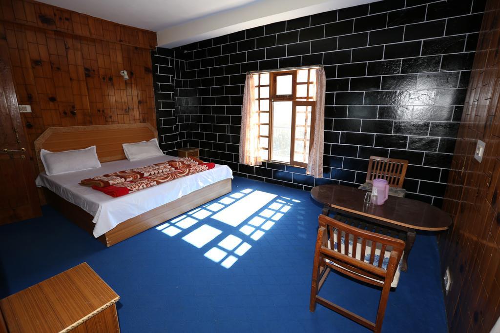 Hotel Ridge View Manāli Esterno foto